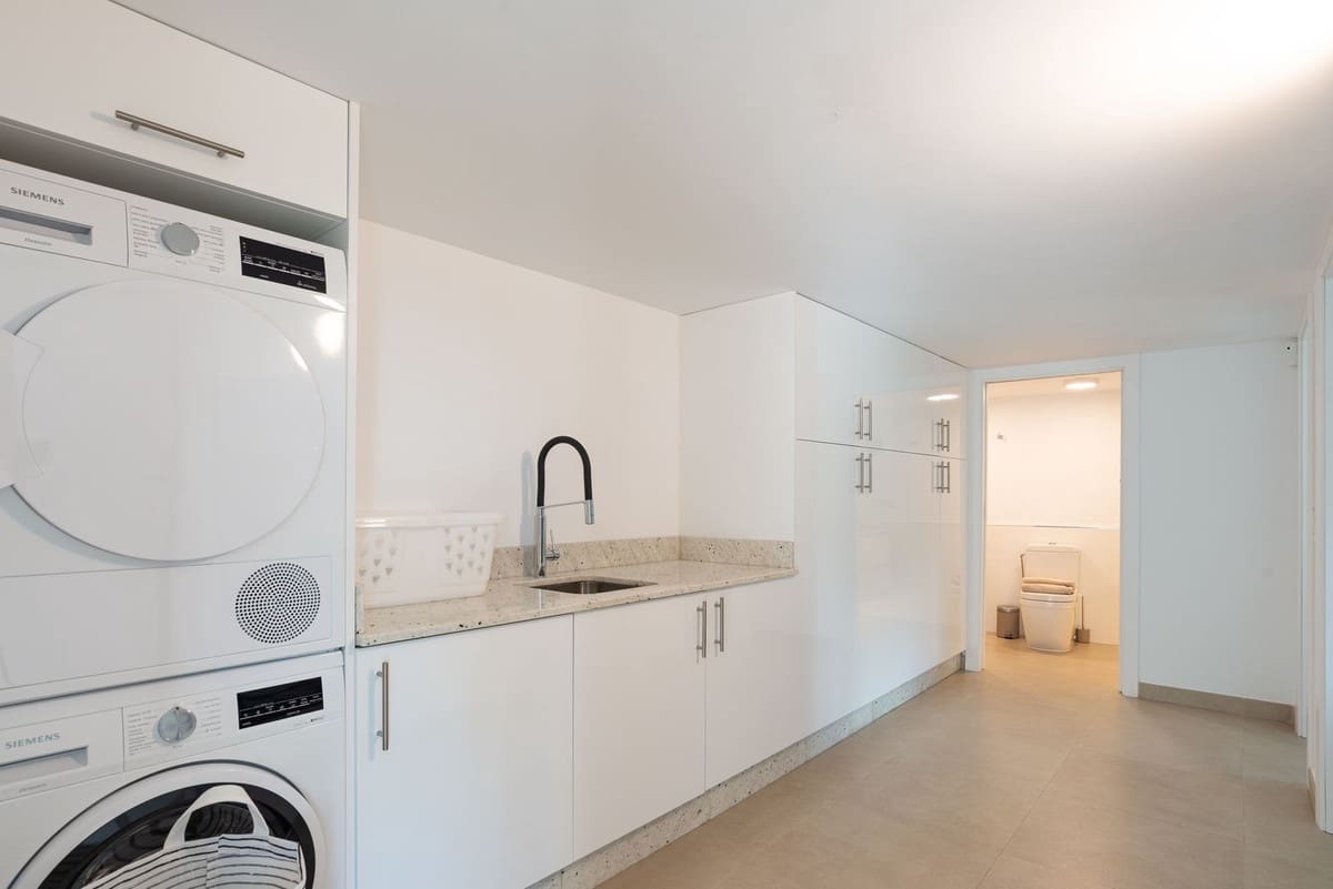 6 Zimmer Villa zu verkaufen in La Cala de Mijas mit Garage - 2.100.000 € (Ref: 9929937)
