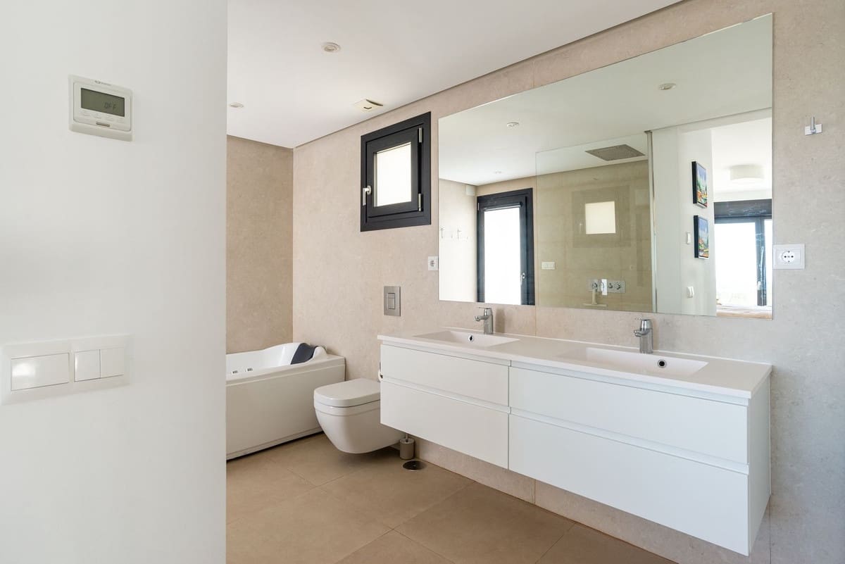 6 Zimmer Villa zu verkaufen in La Cala de Mijas mit Garage - 2.100.000 € (Ref: 9929937)