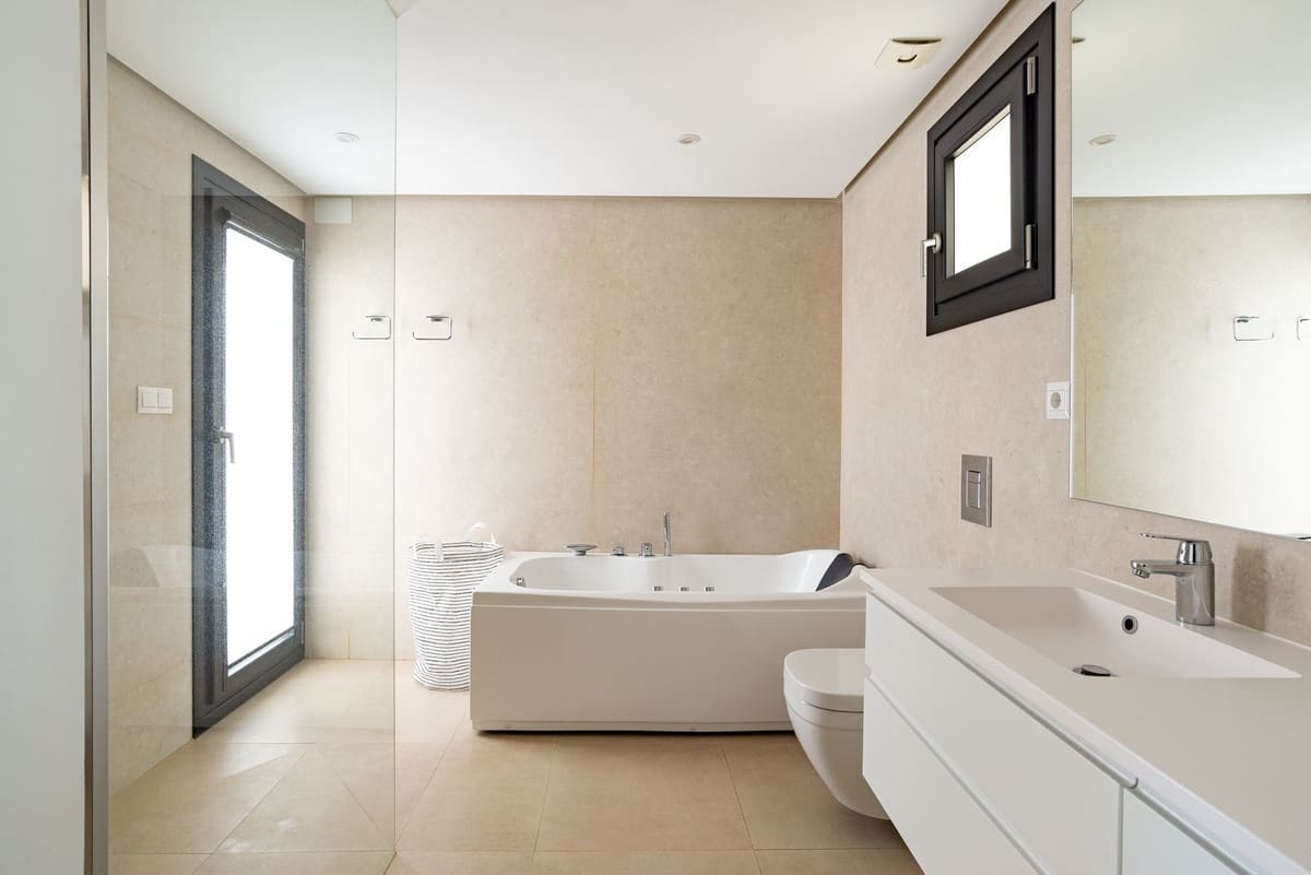 6 Zimmer Villa zu verkaufen in La Cala de Mijas mit Garage - 2.100.000 € (Ref: 9929937)