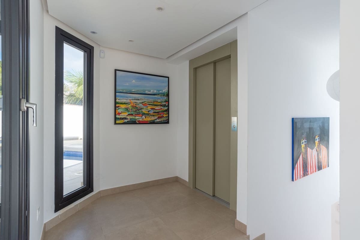 6 Zimmer Villa zu verkaufen in La Cala de Mijas mit Garage - 2.100.000 € (Ref: 9929937)