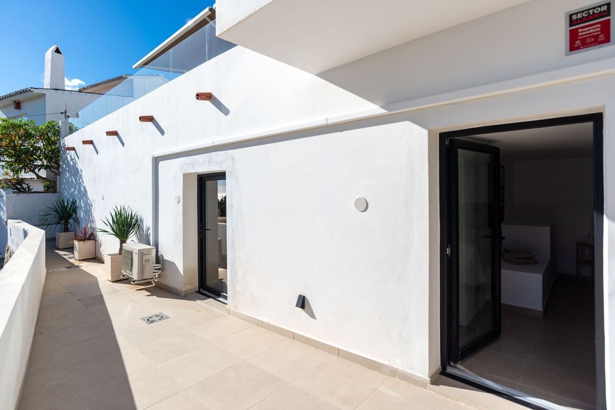 6 Zimmer Villa zu verkaufen in La Cala de Mijas mit Garage - 2.100.000 € (Ref: 9929937)