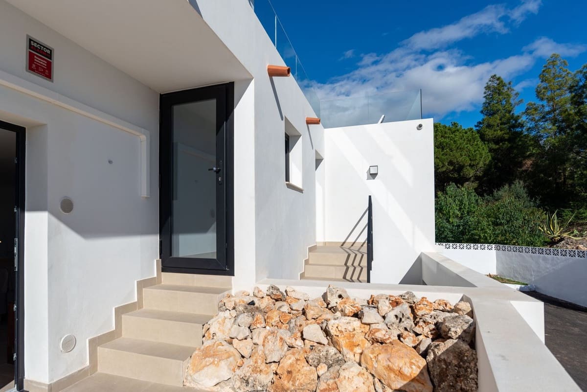 6 Zimmer Villa zu verkaufen in La Cala de Mijas mit Garage - 2.100.000 € (Ref: 9929937)
