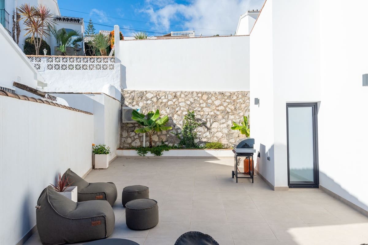 6 Zimmer Villa zu verkaufen in La Cala de Mijas mit Garage - 2.100.000 € (Ref: 9929937)