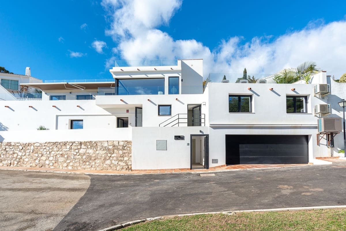 6 Zimmer Villa zu verkaufen in La Cala de Mijas mit Garage - 2.100.000 € (Ref: 9929937)