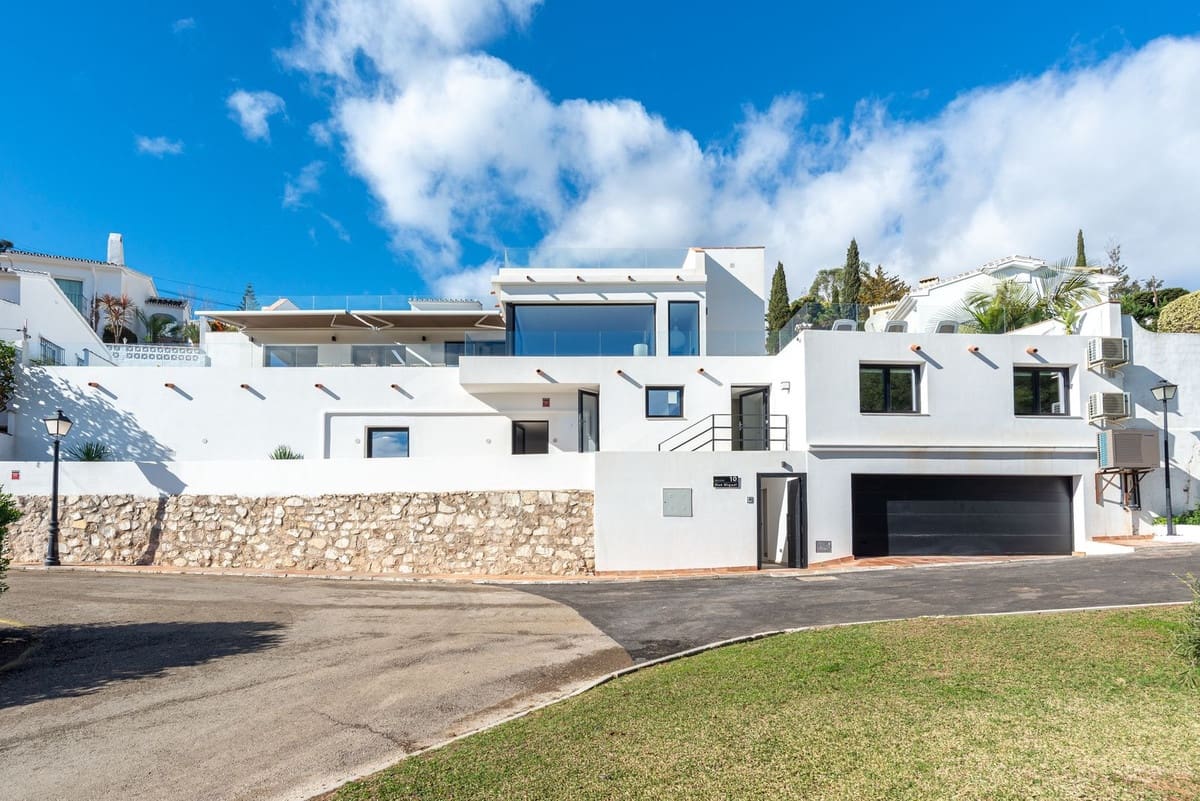 6 Zimmer Villa zu verkaufen in La Cala de Mijas mit Garage - 2.100.000 € (Ref: 9929937)