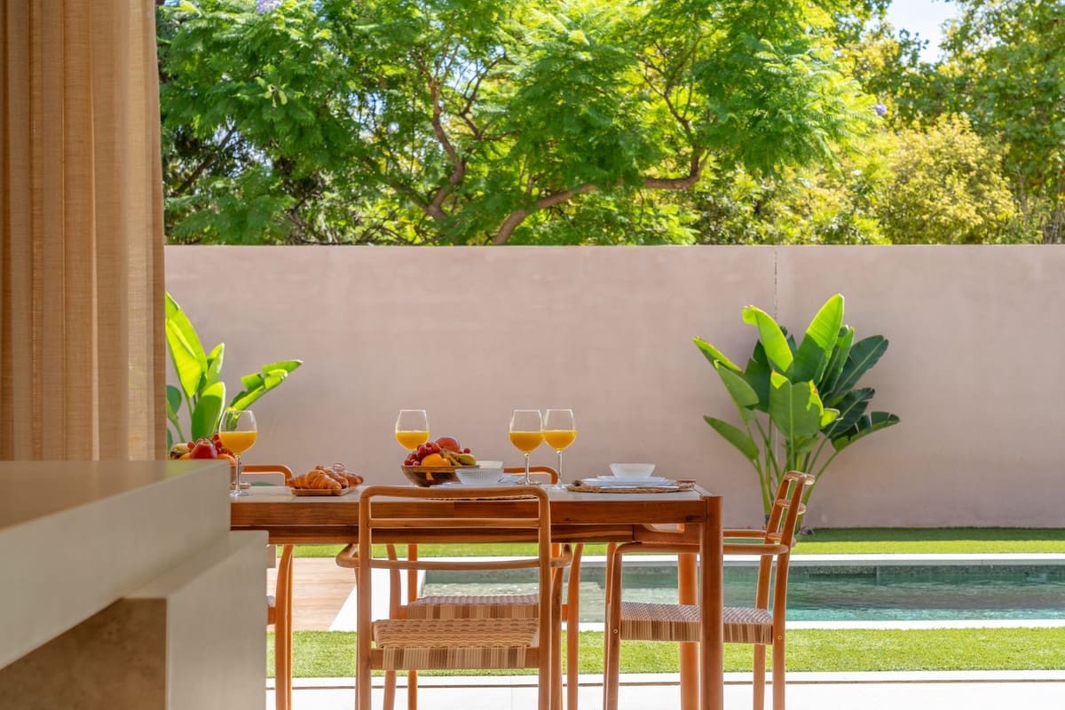 4 bedroom Villa for sale in Alhaurin de la Torre with garage - € 2,200,000 (Ref: 9929940)