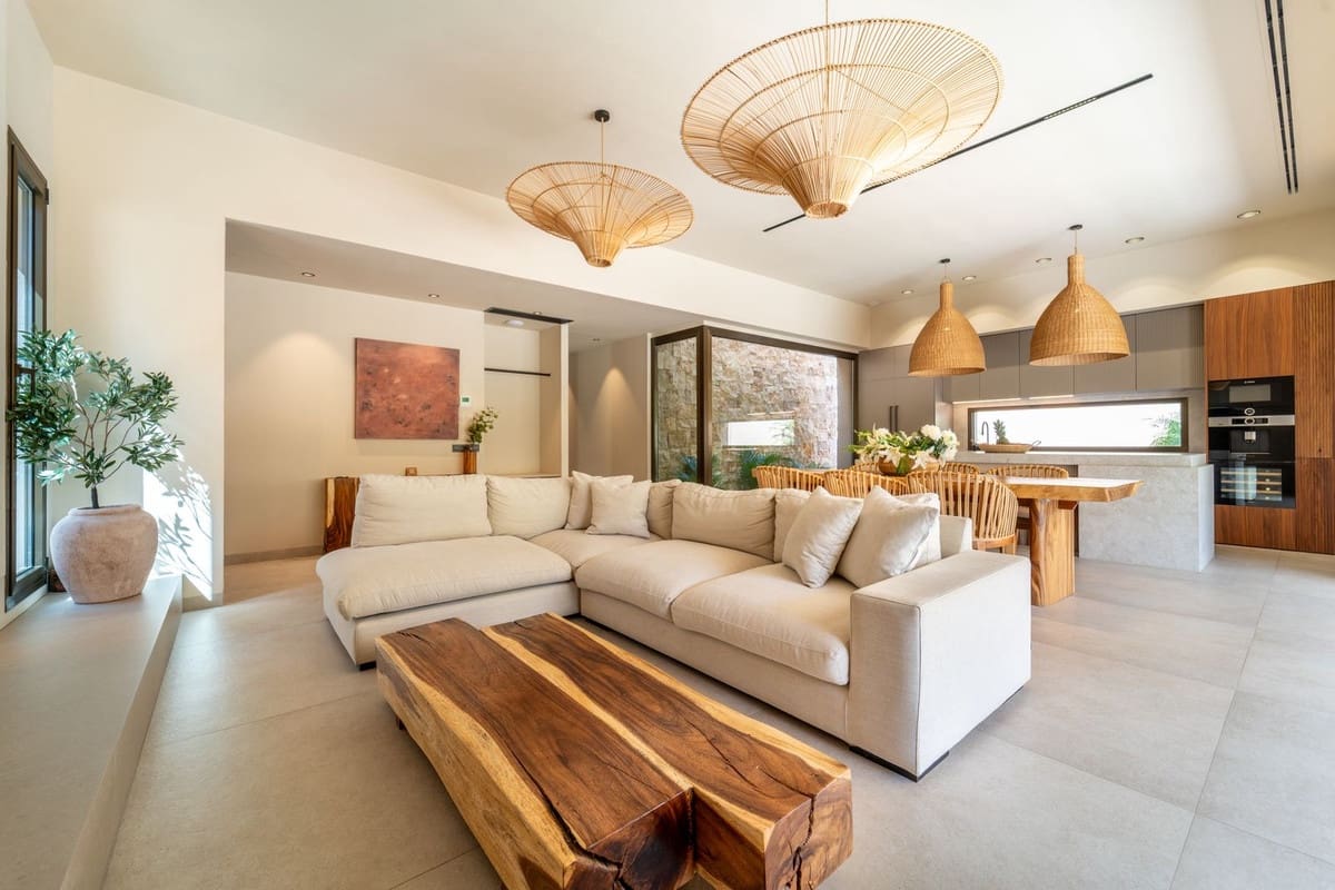 4 bedroom Villa for sale in Alhaurin de la Torre with garage - € 2,200,000 (Ref: 9929940)