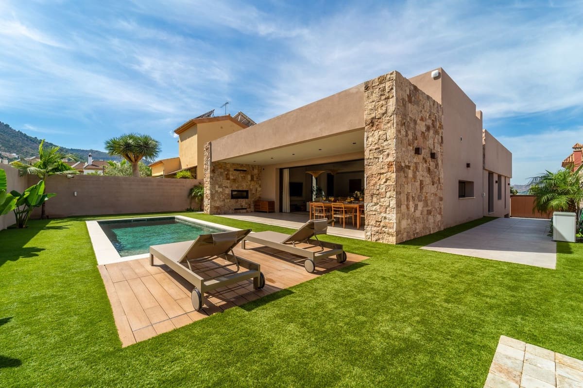4 bedroom Villa for sale in Alhaurin de la Torre with garage - € 2,200,000 (Ref: 9929940)