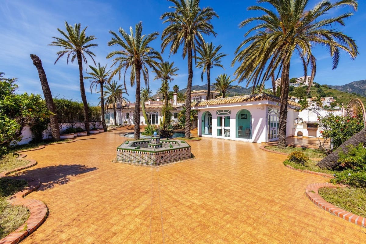 9 bedroom Villa for sale in Torremuelle with garage - € 2,999,000 (Ref: 9929950)