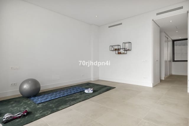 5 bedroom Villa for sale in Marbella with pool garage - € 3,150,000 (Ref: 9929952)