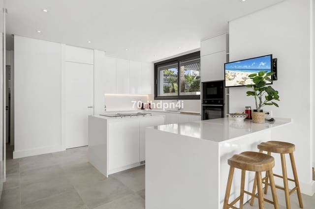 5 bedroom Villa for sale in Marbella with pool garage - € 3,150,000 (Ref: 9929952)