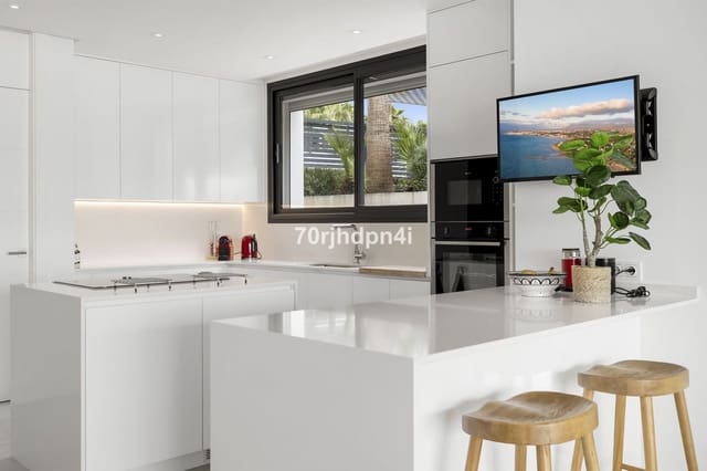 5 bedroom Villa for sale in Marbella with pool garage - € 3,150,000 (Ref: 9929952)
