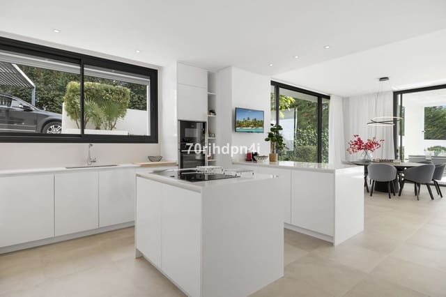 5 bedroom Villa for sale in Marbella with pool garage - € 3,150,000 (Ref: 9929952)