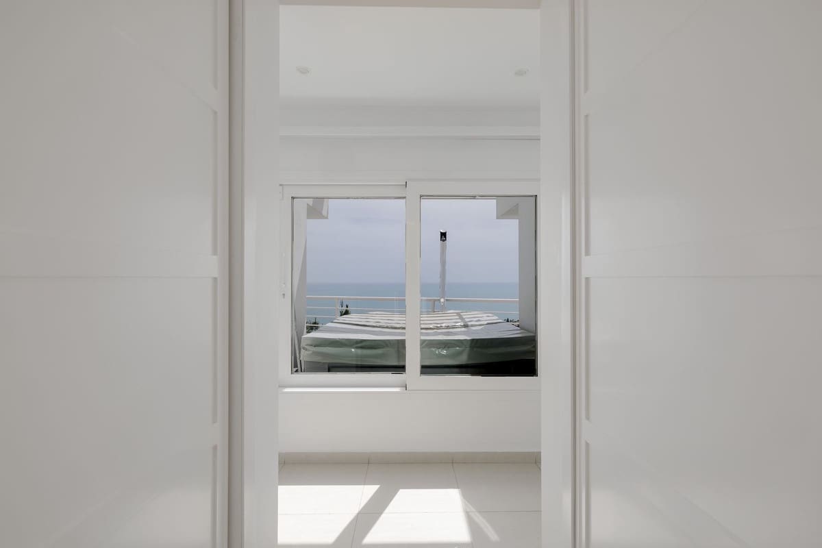 4 soveværelse Villa til salg i Benalmadena Costa - € 3.390.000 (Ref: 9929953)