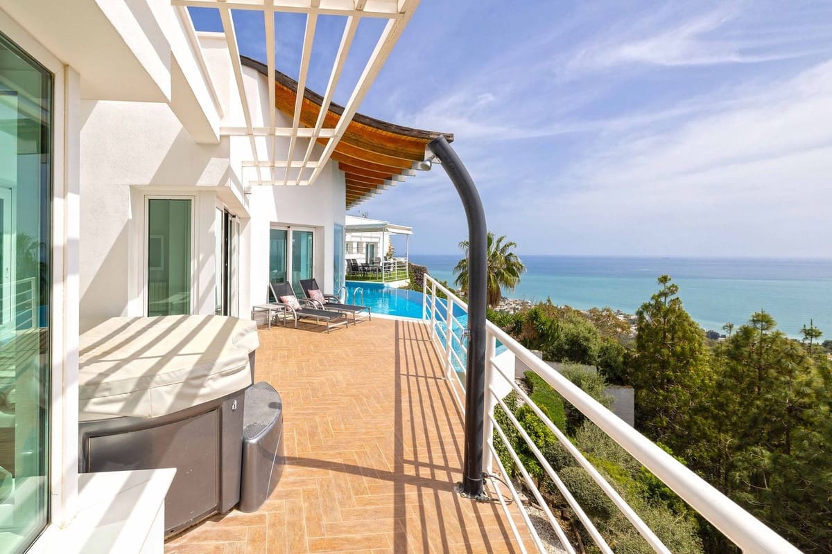 4 soveværelse Villa til salg i Benalmadena Costa - € 3.390.000 (Ref: 9929953)