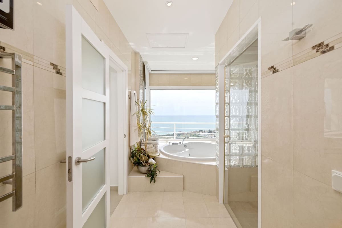 4 soveværelse Villa til salg i Benalmadena Costa - € 3.390.000 (Ref: 9929953)