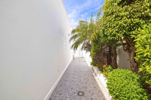 4 soveværelse Villa til salg i Benalmadena Costa, Benalmádena - € 3.390.000 (Ref: 9929953)