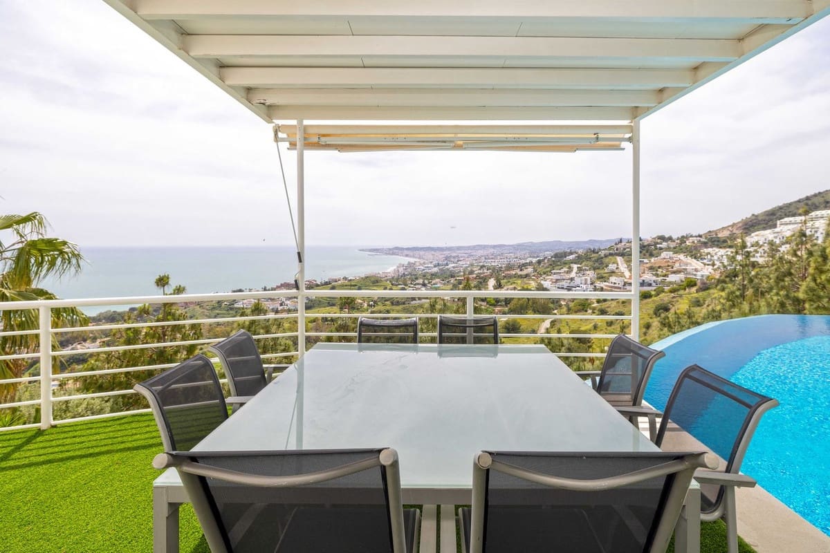 4 soveværelse Villa til salg i Benalmadena Costa - € 3.390.000 (Ref: 9929953)