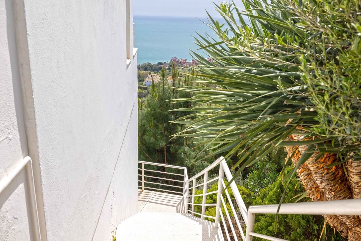 4 soveværelse Villa til salg i Benalmadena Costa - € 3.390.000 (Ref: 9929953)