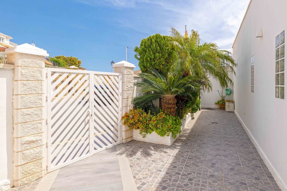 4 soveværelse Villa til salg i Benalmadena Costa - € 3.390.000 (Ref: 9929953)