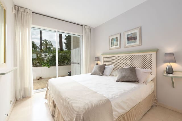 3 bedroom Apartment for sale in Estepona with pool garage - € 1,300,000 (Ref: 9943743)