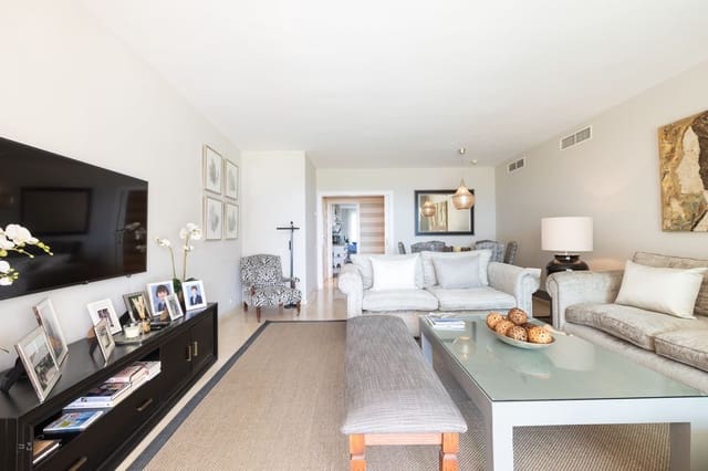 3 bedroom Apartment for sale in Estepona with pool garage - € 1,300,000 (Ref: 9943743)