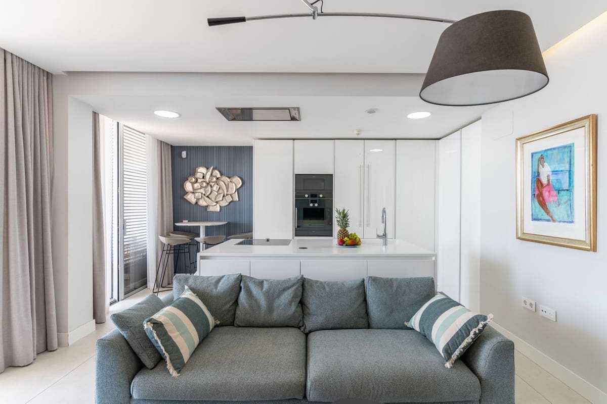 Apartamento de 2 habitaciones en Estepona en venta con garaje - 995.000 € (Ref: 9943747)