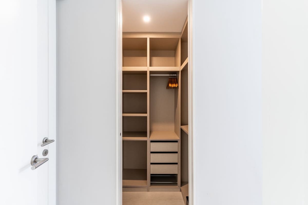 Apartamento de 2 habitaciones en Estepona en venta con garaje - 995.000 € (Ref: 9943747)