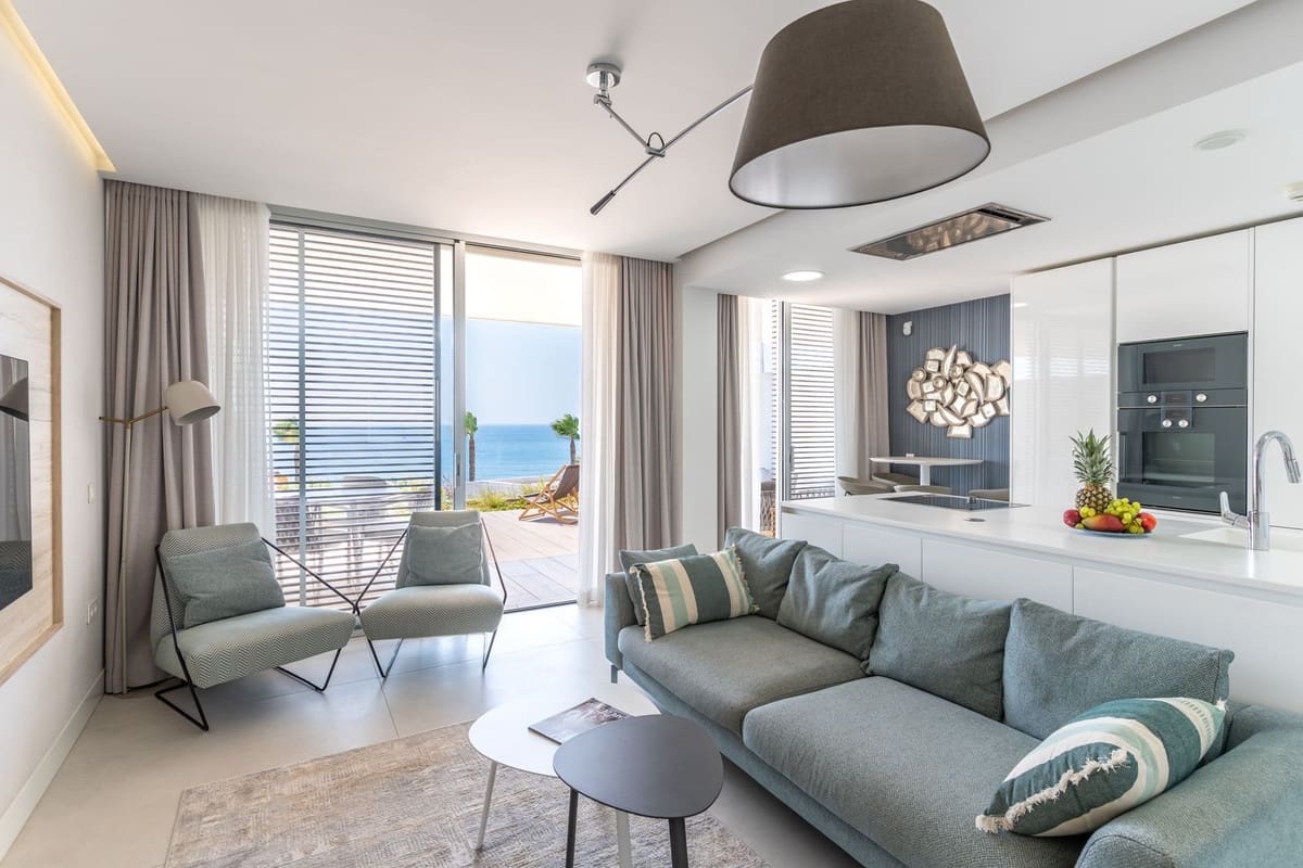 Apartamento de 2 habitaciones en Estepona en venta con garaje - 995.000 € (Ref: 9943747)