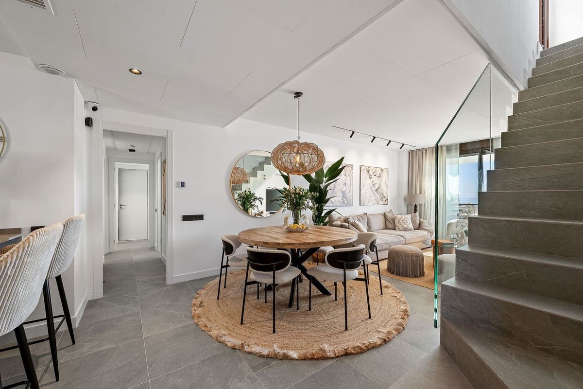 3 soveværelse Lejlighed til salg i Estepona - € 1.195.000 (Ref: 9943750)