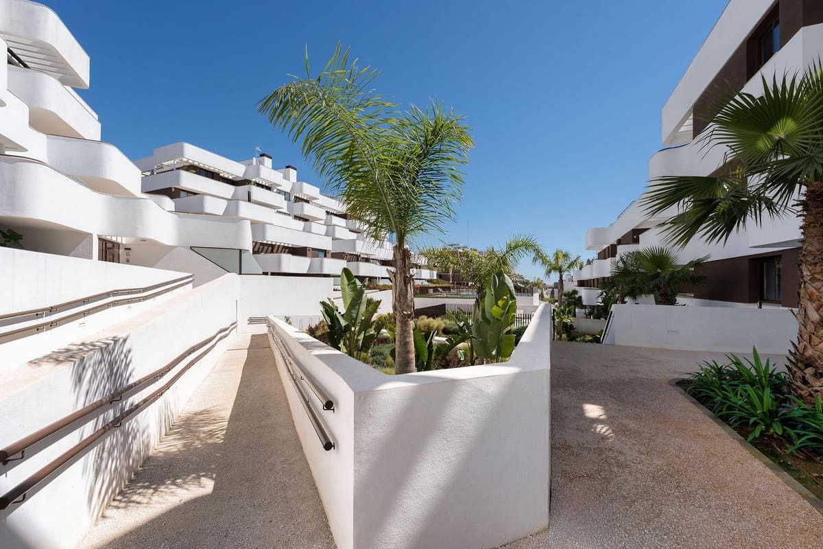 3 soveværelse Lejlighed til salg i Estepona - € 1.195.000 (Ref: 9943750)