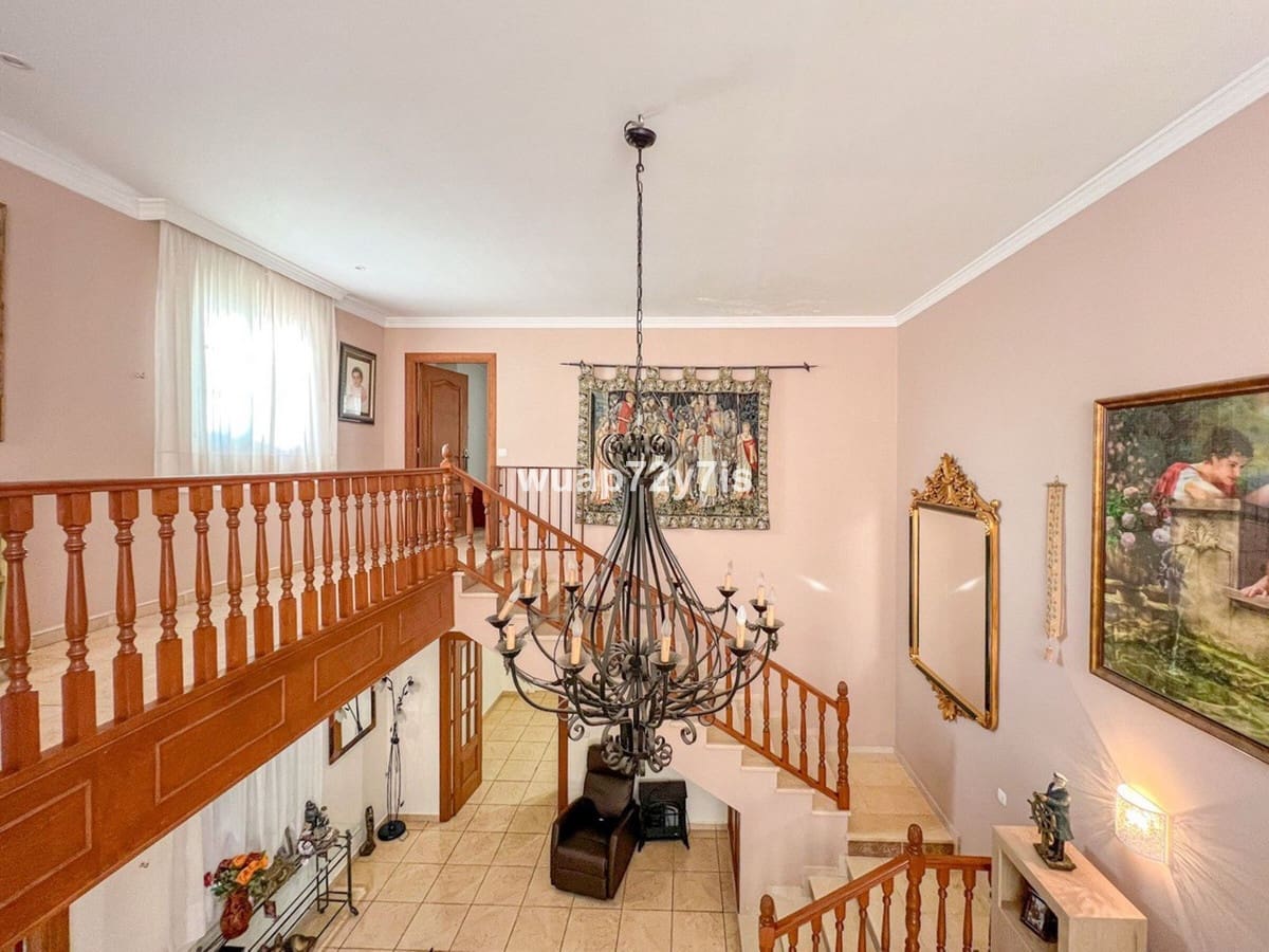 5 makuuhuone Omakotitalo myytävänä paikassa Estepona mukana 
autotalli - 1 163 000 € (Ref: 9943751)
