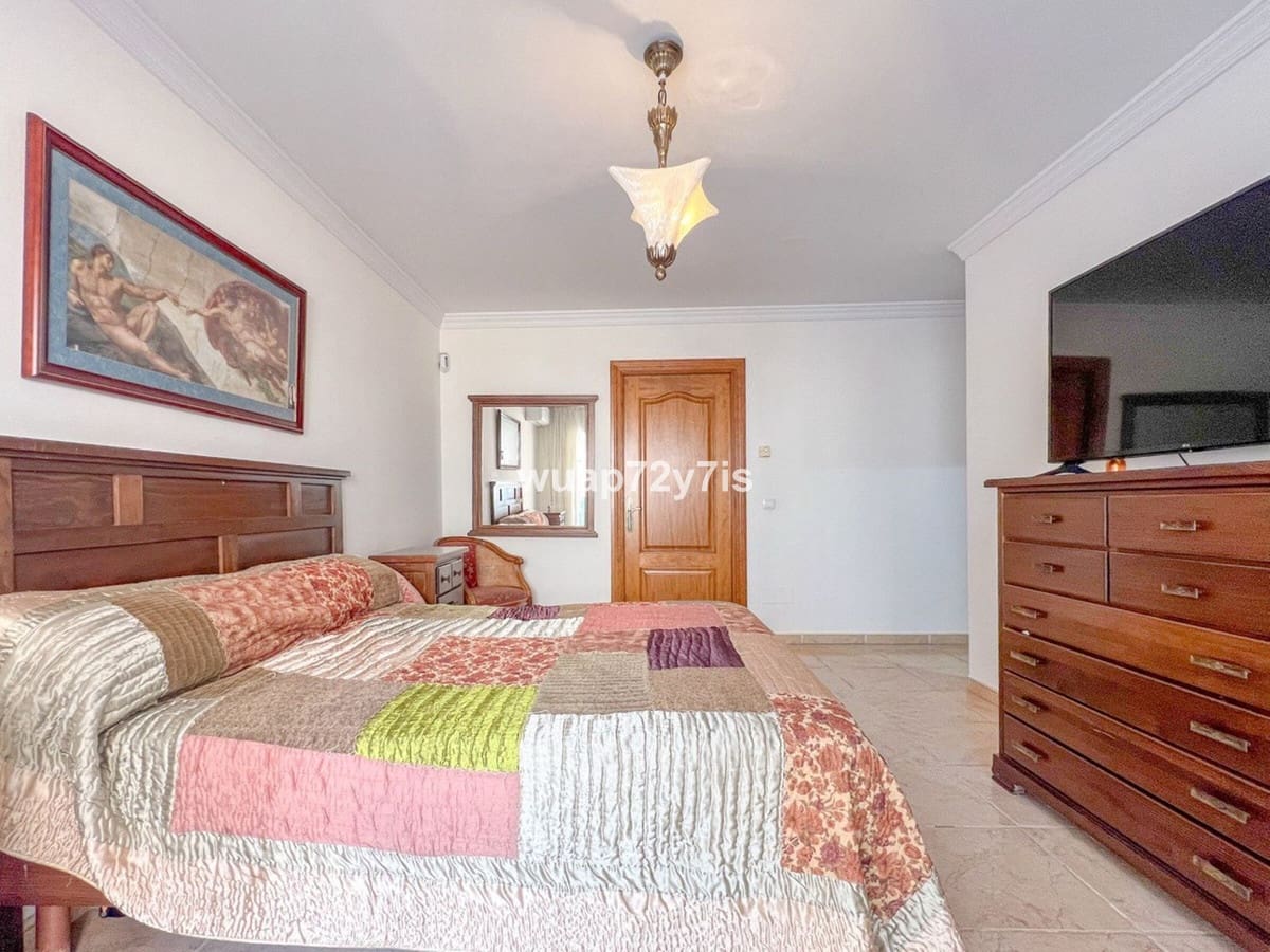 5 makuuhuone Omakotitalo myytävänä paikassa Estepona mukana 
autotalli - 1 163 000 € (Ref: 9943751)