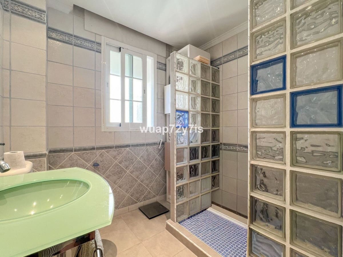 5 makuuhuone Omakotitalo myytävänä paikassa Estepona mukana 
autotalli - 1 163 000 € (Ref: 9943751)