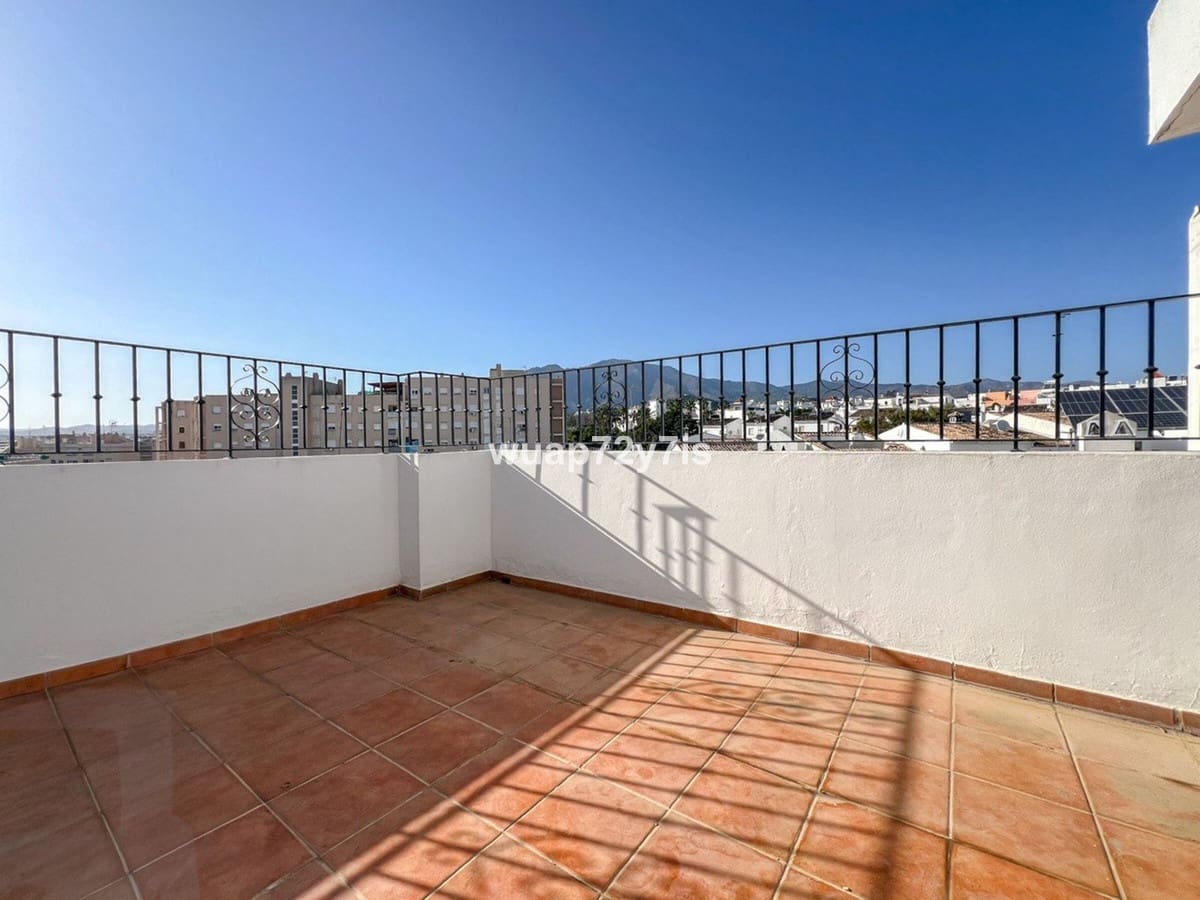 5 makuuhuone Omakotitalo myytävänä paikassa Estepona mukana 
autotalli - 1 163 000 € (Ref: 9943751)