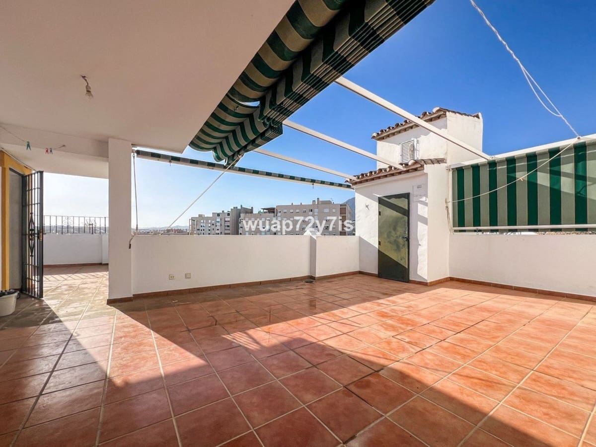 5 makuuhuone Omakotitalo myytävänä paikassa Estepona mukana 
autotalli - 1 163 000 € (Ref: 9943751)