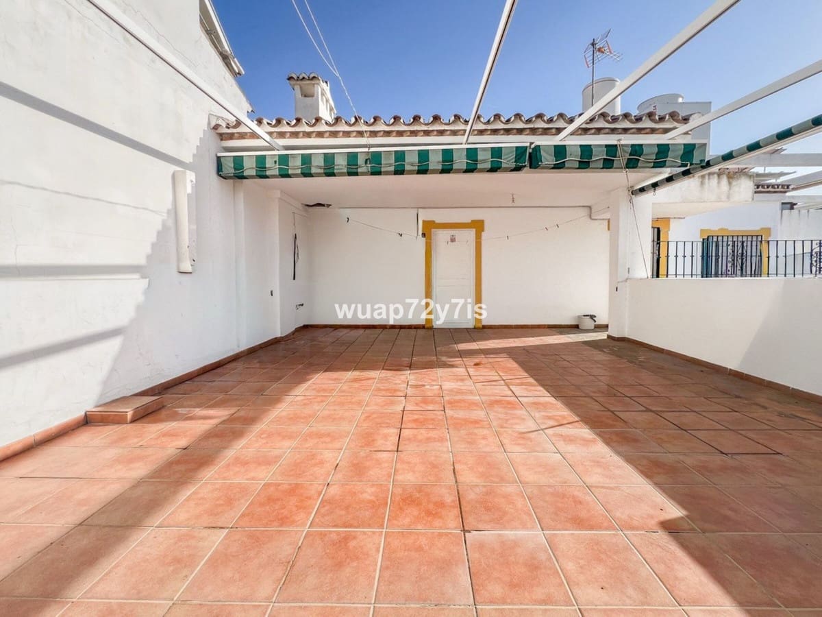 5 makuuhuone Omakotitalo myytävänä paikassa Estepona mukana 
autotalli - 1 163 000 € (Ref: 9943751)