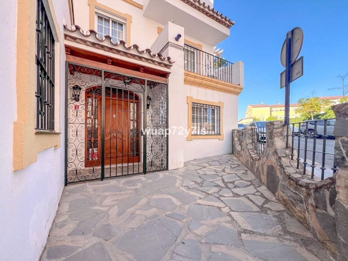 5 makuuhuone Omakotitalo myytävänä paikassa Estepona mukana 
autotalli - 1 163 000 € (Ref: 9943751)