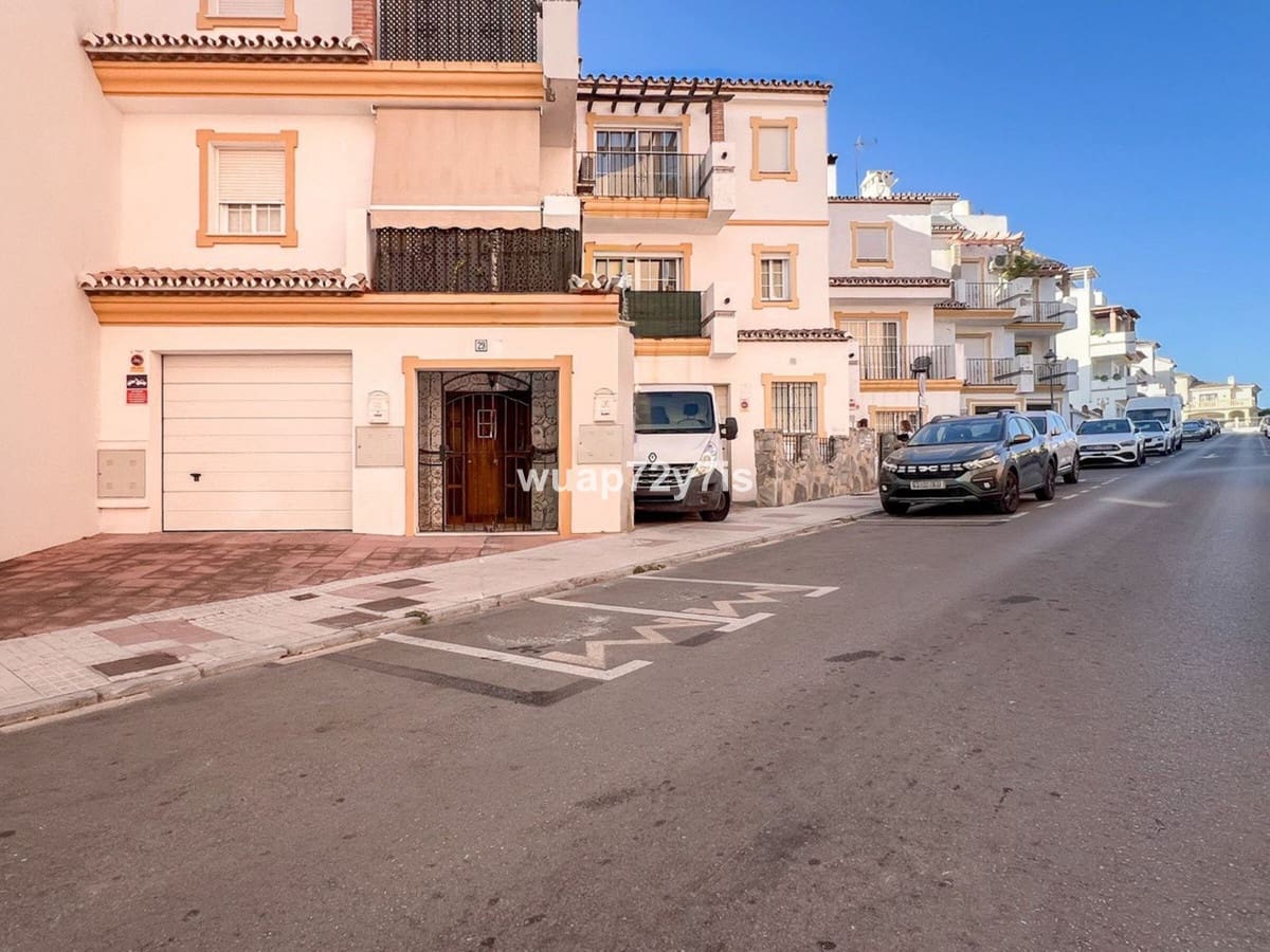 5 makuuhuone Omakotitalo myytävänä paikassa Estepona mukana 
autotalli - 1 163 000 € (Ref: 9943751)