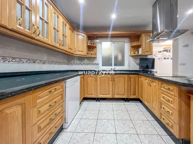 5 soveværelse Byhus til salg i Estepona med garage - € 1.163.000 (Ref: 9943751)
