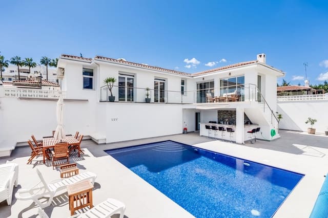 4 soveværelse Villa til salg i Estepona Golf, Estepona med swimmingpool - € 1.150.000 (Ref: 9943752)