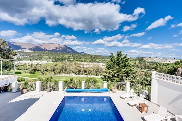4 soveværelse Villa til salg i Estepona Golf, Estepona med swimmingpool - € 1.150.000 (Ref: 9943752)
