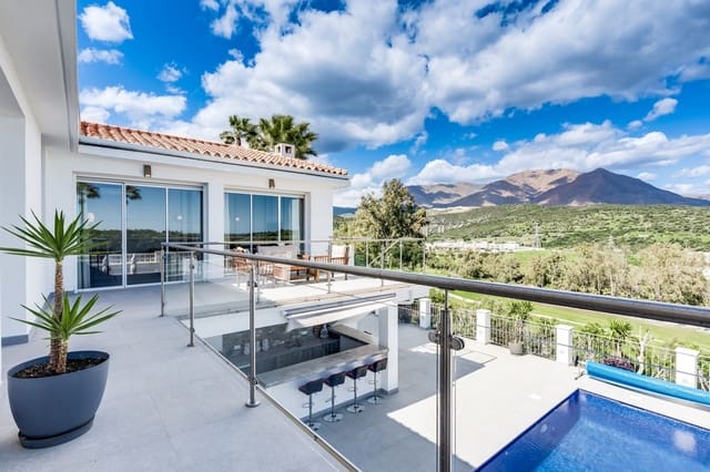 4 soveværelse Villa til salg i Estepona Golf, Estepona med swimmingpool - € 1.150.000 (Ref: 9943752)