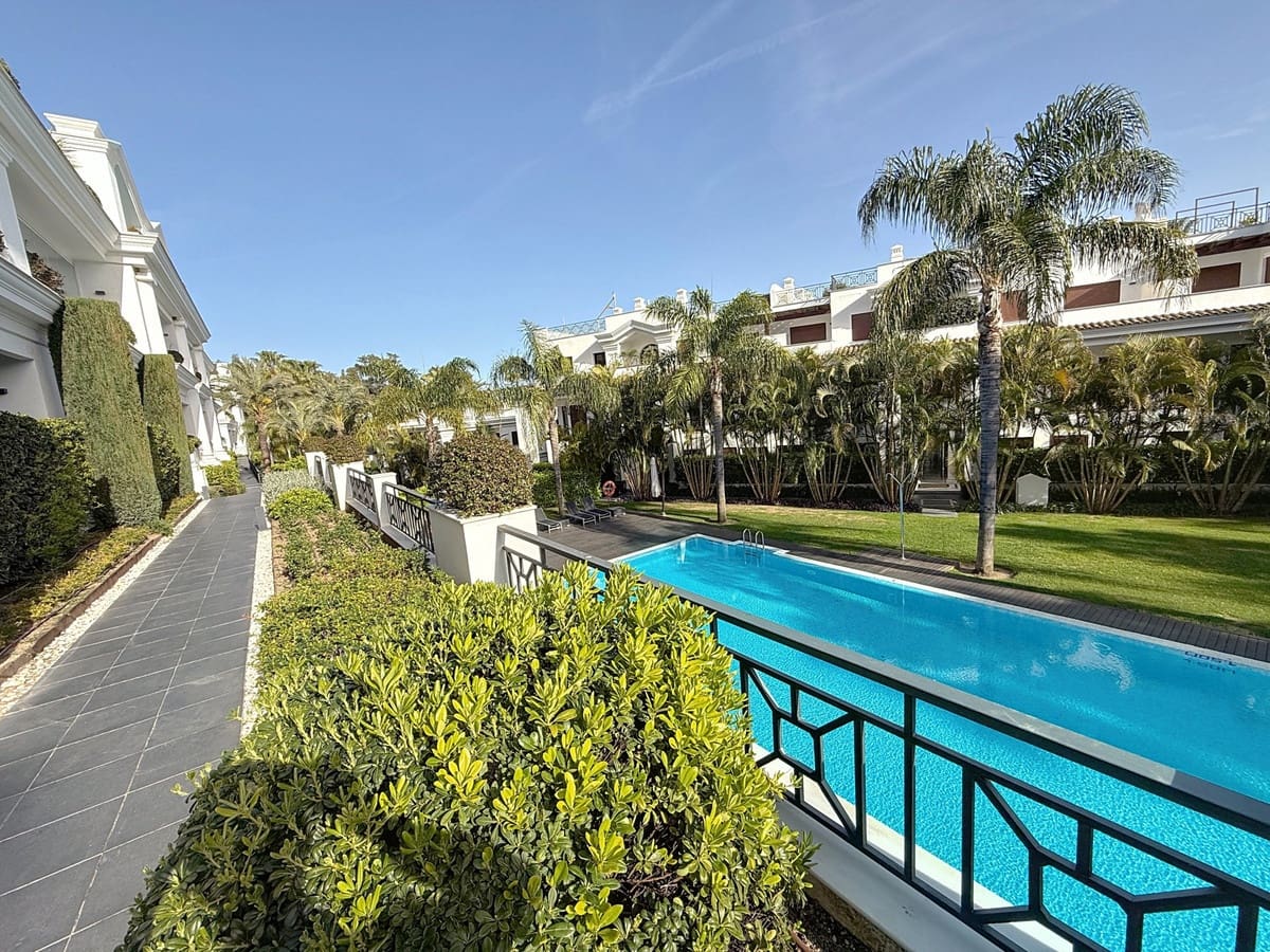 2 Zimmer Apartment zu verkaufen in Estepona - 1.295.000 € (Ref: 9943754)