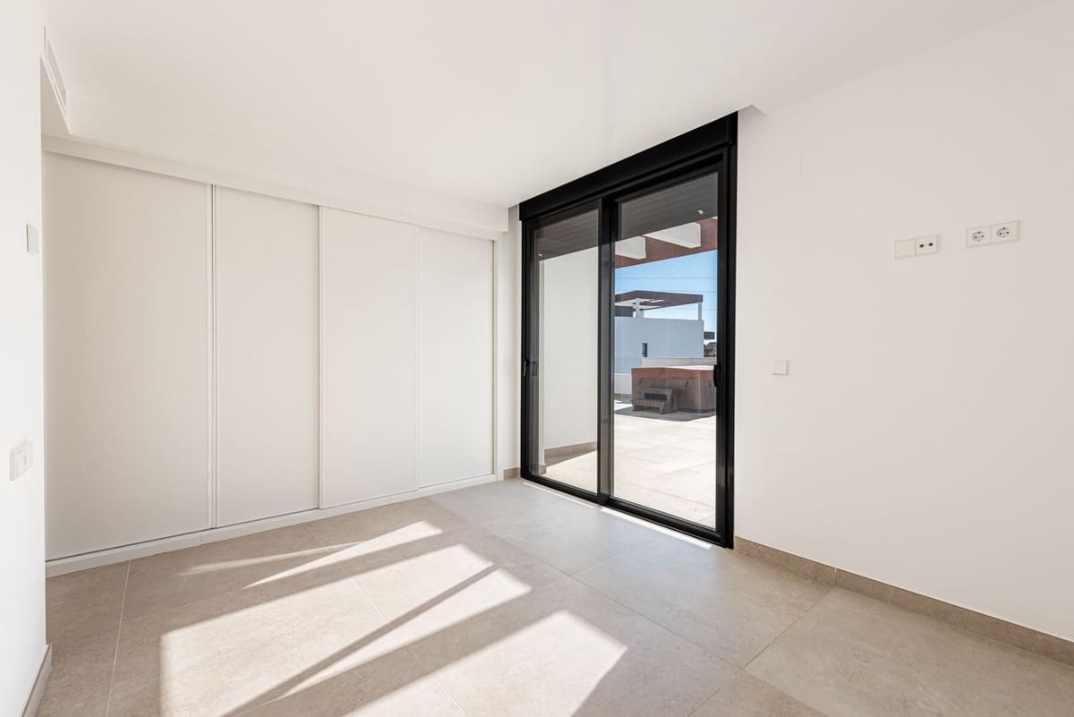 4 slaapkamer Appartement te koop in New Golden Mile - € 1.250.000 (Ref: 9943756)