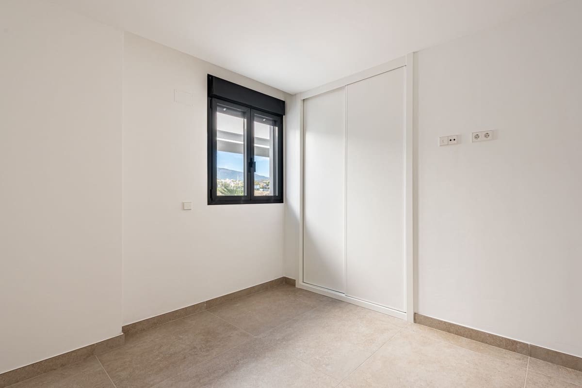 4 slaapkamer Appartement te koop in New Golden Mile - € 1.250.000 (Ref: 9943756)