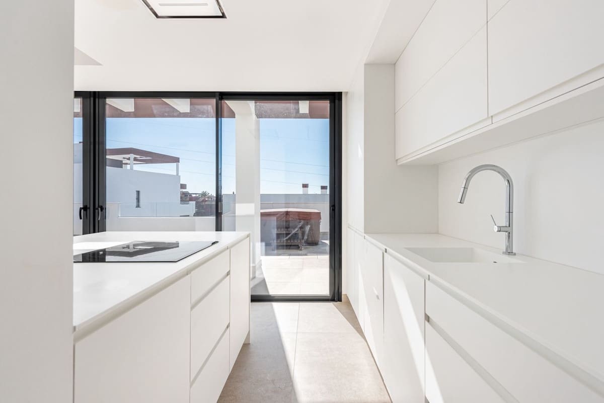 4 slaapkamer Appartement te koop in New Golden Mile - € 1.250.000 (Ref: 9943756)