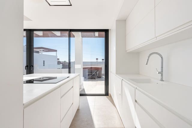 4 Zimmer Apartment zu verkaufen in New Golden Mile, Estepona - 1.250.000 € (Ref: 9943756)