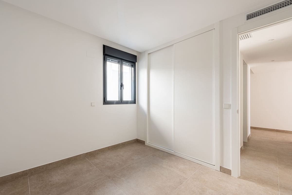 4 slaapkamer Appartement te koop in New Golden Mile - € 1.250.000 (Ref: 9943756)
