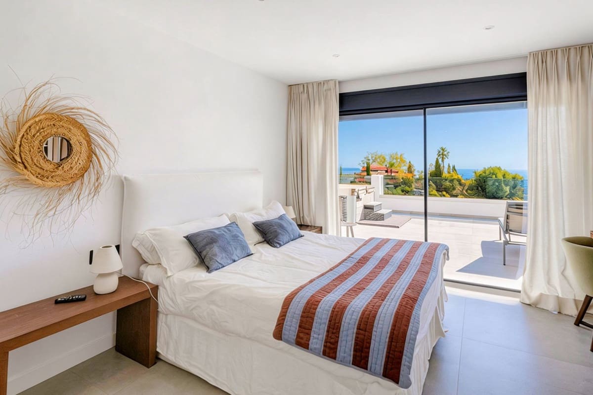 Apartamento de 4 habitaciones en Estepona en venta con piscina garaje - 1.400.000 € (Ref: 9943759)